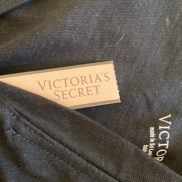*NEW WITH TAGS* VICTORIA’S SECRET PAJAMA SET! Size L/XL - Picture 4 of 9